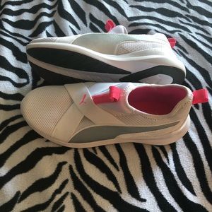 New Puma size 8 women’s shoes